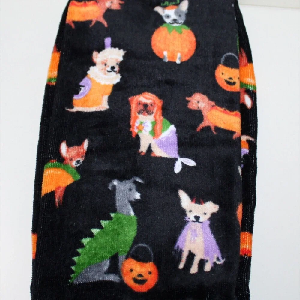 Set 2 Kitchen Towels Isaac Mizrahi NEW black halloween dogs in costume pets fun